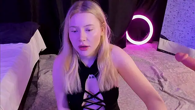 Lillie Berry online show from December 3, 4:20 am