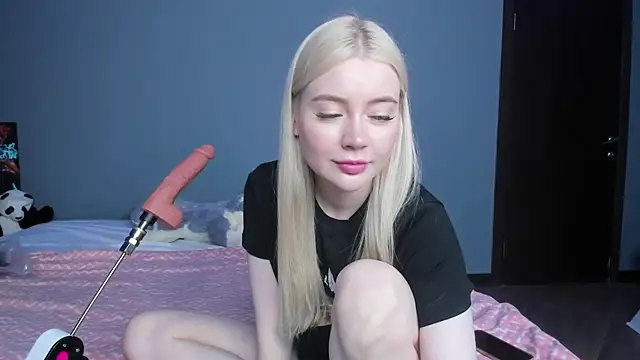 Lillie Berry online show from May 20, 5:13 am
