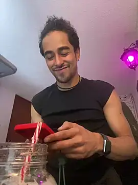 Snapshot of Oliver_11Ed chatting on April 2, 1:25 am Oliver 11Ed online show from April 2, 1:25 am