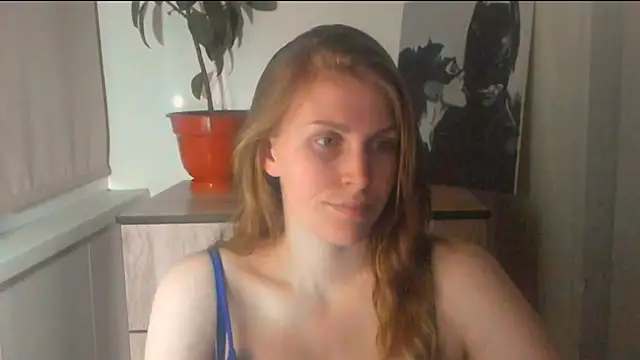JuliaMuuun online show from April 4, 8:50 pm