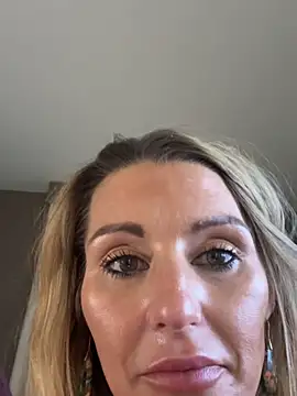 Snapshot of BaddieBossXX2 chatting on November 29, 4:04 am BaddieBossXX2 online show from November 29, 4:04 am