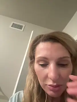 Snapshot of BaddieBossXX2 chatting on April 1, 8:15 am BaddieBossXX2 online show from April 1, 8:15 am