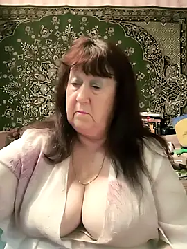 CrystalLime6411 online show from May 12, 1:14 am