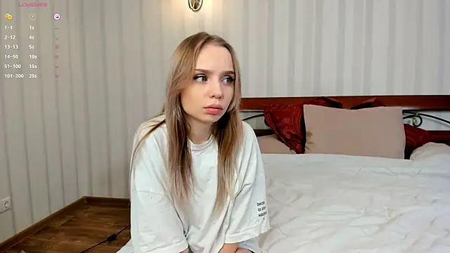 Snapshot of Little_Clare chatting on October 24, 7:32 pm Little Clare online show from October 24, 7:32 pm