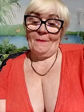 Snapshot of VioletSweet5566 chatting on April 4, 6:49 pm VioletSweet5566 online show from April 4, 6:49 pm