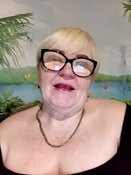Snapshot of VioletSweet5566 chatting on April 8, 5:40 am VioletSweet5566 online show from April 8, 5:40 am