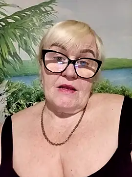 Snapshot of VioletSweet5566 chatting on April 13, 4:45 pm VioletSweet5566 online show from April 13, 4:45 pm