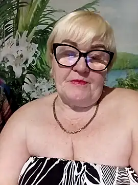 Snapshot of VioletSweet5566 chatting on April 19, 5:45 pm VioletSweet5566 online show from April 19, 5:45 pm