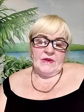 Snapshot of VioletSweet5566 chatting on May 2, 5:51 pm VioletSweet5566 online show from May 2, 5:51 pm