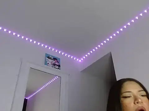 reina reina online show from September 27, 12:04 am