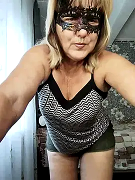 Snapshot of AliceGold5231 chatting on June 25, 5:34 am AliceGold5231 online show from June 25, 5:34 am