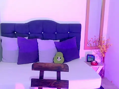 Snapshot of SamantaSweett_ chatting on September 10, 1:00 pm SamantaSweett  online show from September 10, 1:00 pm