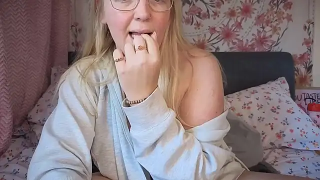 Daisyxoxo  online show from November 16, 10:54 am