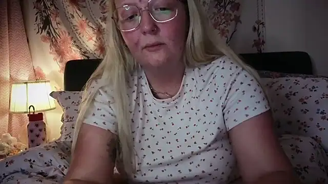 Daisyxoxo  online show from May 18, 8:58 pm