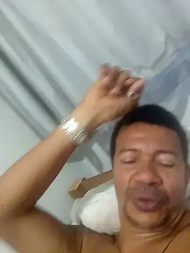Snapshot of moreno25centimetro chatting on April 6, 1:01 pm moreno25centimetro online show from April 6, 1:01 pm