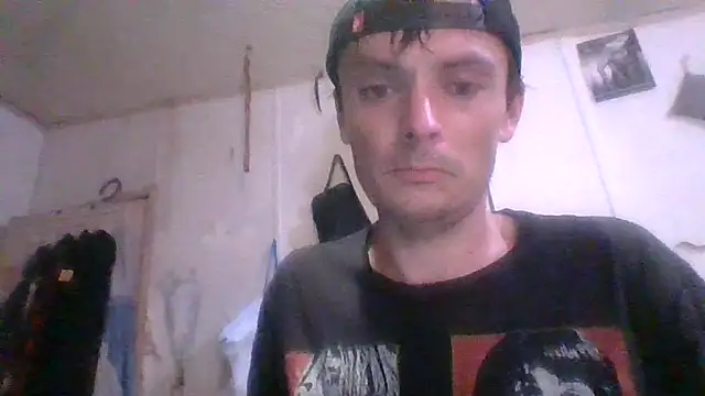 Snapshot of RichardW chatting on September 13, 2:33 am RichardW online show from September 13, 2:33 am