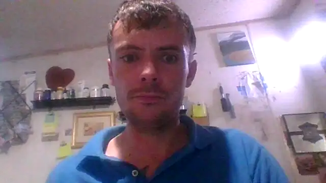 Snapshot of RichardW chatting on November 12, 5:19 am RichardW online show from November 12, 5:19 am