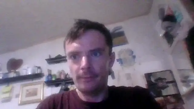 Snapshot of RichardW chatting on November 15, 4:32 am RichardW online show from November 15, 4:32 am