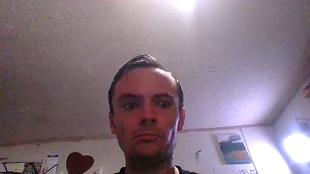 Snapshot of RichardW chatting on November 28, 9:06 pm RichardW online show from November 28, 9:06 pm