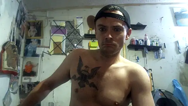 Snapshot of RichardW chatting on November 30, 3:21 am RichardW online show from November 30, 3:21 am