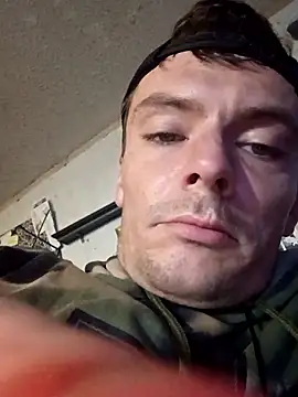 Snapshot of RichardW chatting on December 18, 2:34 pm RichardW online show from December 18, 2:34 pm