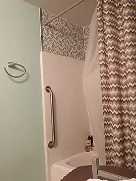 Snapshot of RichardW chatting on December 19, 3:46 am RichardW online show from December 19, 3:46 am