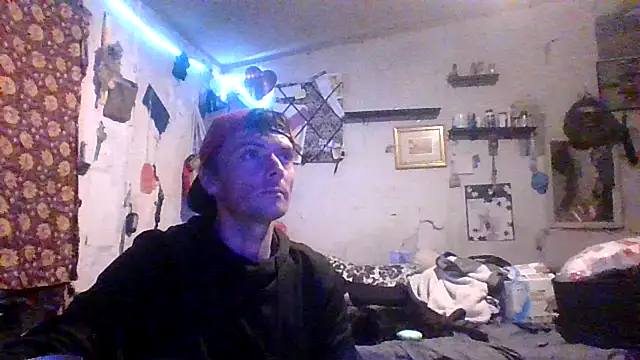 Snapshot of RichardW chatting on January 19, 3:21 am RichardW online show from January 19, 3:21 am