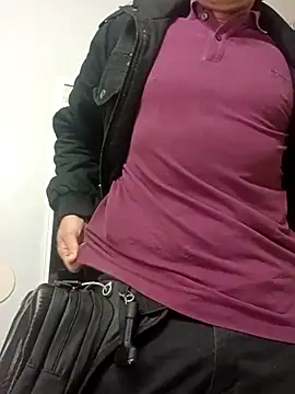 Snapshot of RichardW chatting on February 16, 6:48 pm RichardW online show from February 16, 6:48 pm