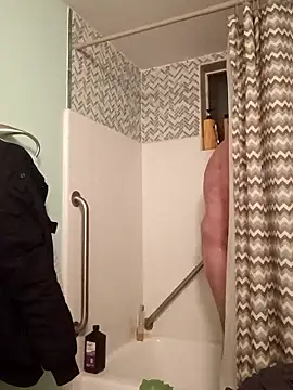 Snapshot of RichardW chatting on March 5, 6:42 am RichardW online show from March 5, 6:42 am