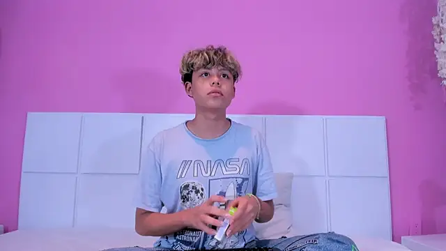 NathanBell online show from October 26, 2:50 am