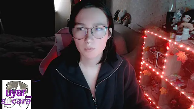 Snapshot of s_cara chatting on October 16, 11:33 am s cara online show from October 16, 11:33 am