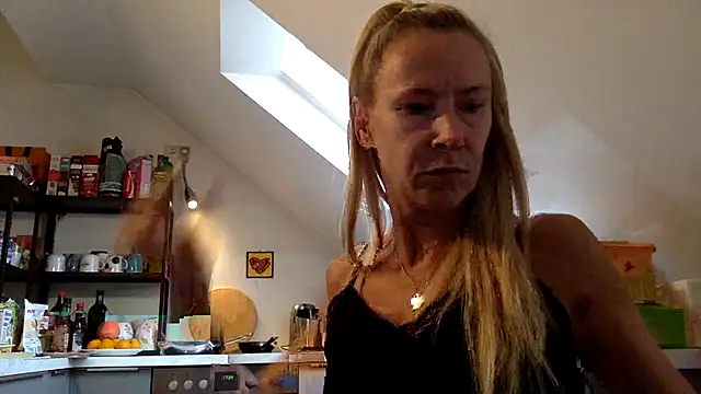 blondi2077 online show from September 12, 1:22 pm