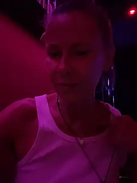 Snapshot of blondi2077 chatting on July 27, 8:27 pm blondi2077 online show from July 27, 8:27 pm