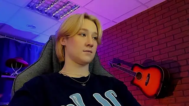 Snapshot of CinBellamy chatting on February 27, 4:23 am CinBellamy online show from February 27, 4:23 am