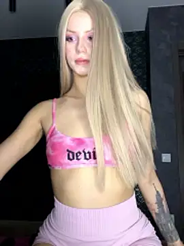 FavoriteKira online show from March 21, 6:11 pm