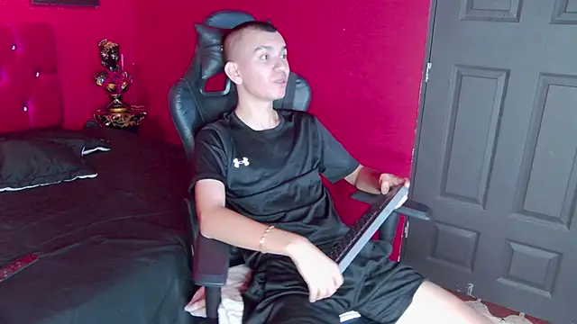 RowanCley online show from October 1, 12:11 pm