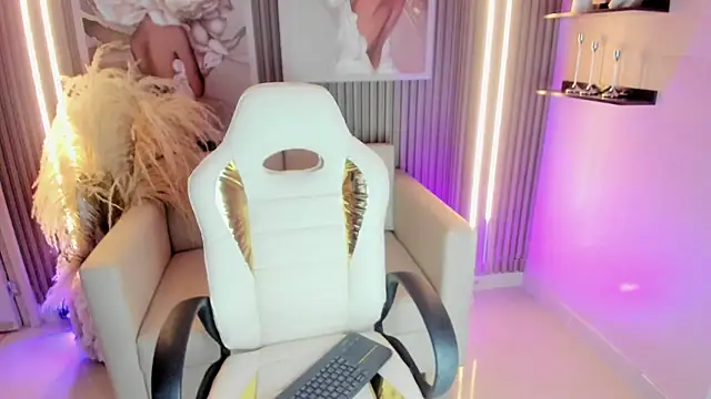 Snapshot of Ailee_naughty chatting on October 29, 2:25 am Ailee naughty online show from October 29, 2:25 am