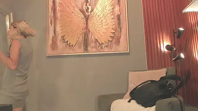 Snapshot of cinnia_ chatting on March 27, 11:21 am cinnia online show from March 27, 11:21 am