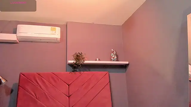 Snapshot of cinnia_ chatting on April 1, 11:44 am cinnia online show from April 1, 11:44 am