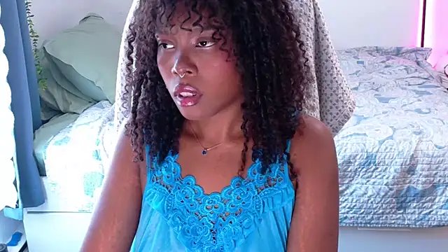 Snapshot of SparklingSoleil chatting on June 1, 5:36 pm SparklingSoleil online show from June 1, 5:36 pm