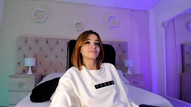 Snapshot of MadisonSky_ chatting on September 27, 12:43 pm MadisonSky online show from September 27, 12:43 pm