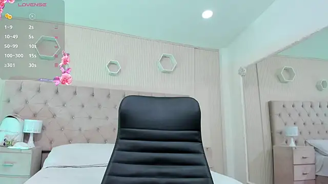 Snapshot of MadisonSky_ chatting on September 30, 12:54 pm MadisonSky online show from September 30, 12:54 pm