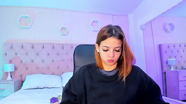 Snapshot of MadisonSky_ chatting on October 19, 1:12 pm MadisonSky online show from October 19, 1:12 pm