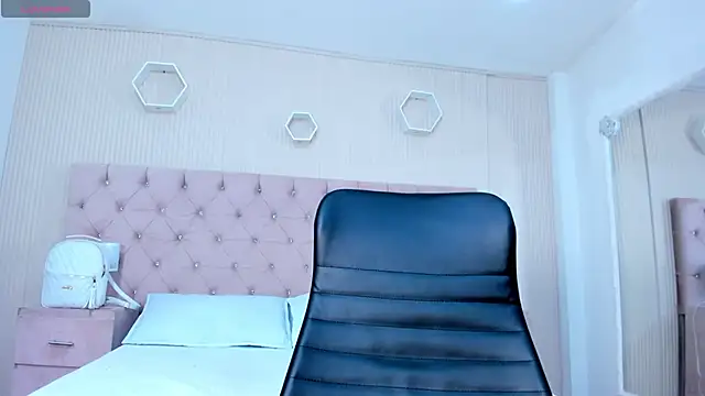 Snapshot of MadisonSky_ chatting on October 31, 11:44 am MadisonSky online show from October 31, 11:44 am