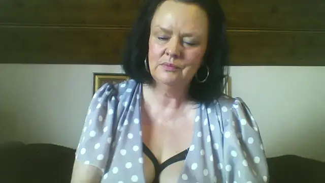 TiffanyMature online show from September 12, 2:06 pm