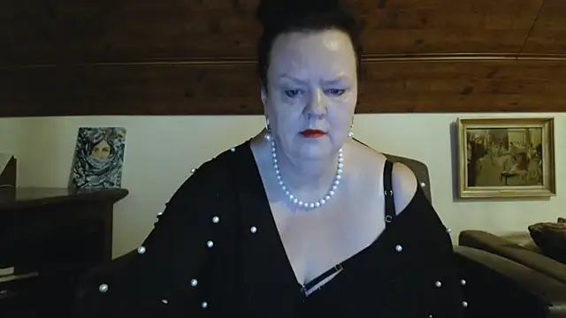 TiffanyMature online show from May 3, 8:15 pm