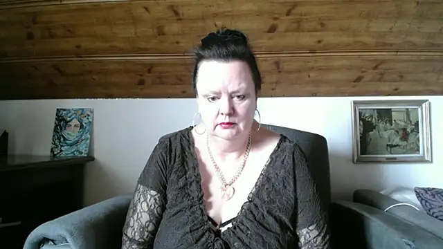 TiffanyMature online show from May 5, 8:11 am