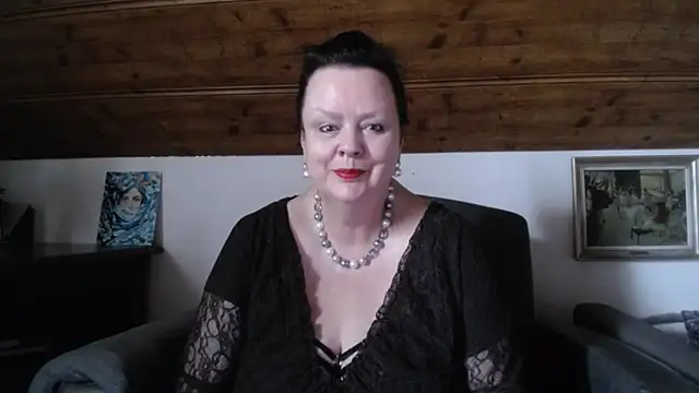 TiffanyMature online show from May 6, 7:02 am
