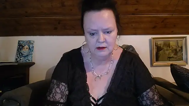 TiffanyMature online show from May 11, 2:12 pm