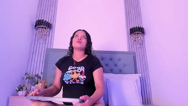 Snapshot of ValeriaJulio_ chatting on October 1, 11:38 am ValeriaJulio online show from October 1, 11:38 am